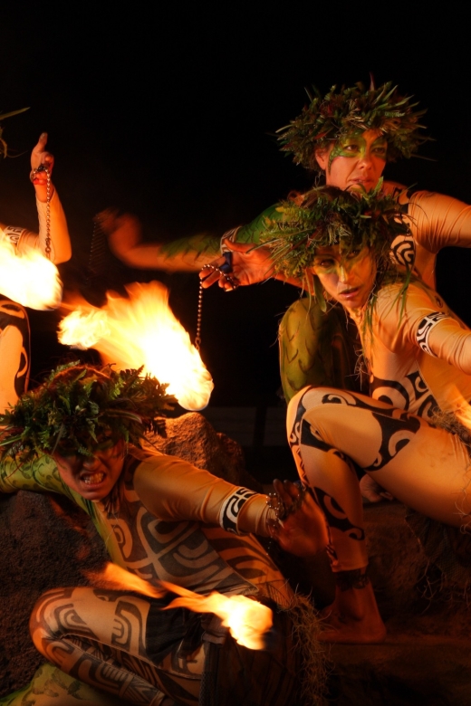Kauai: VIP Manor House Dinner & Luau Kalamaku Show - A four-hour evening at Kilohana Plantation