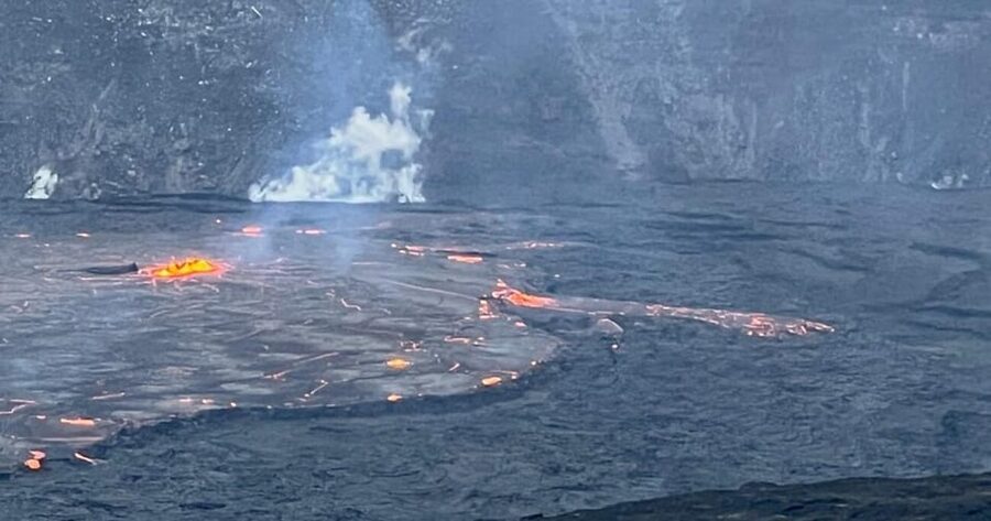 Kona: Big Island Big Volcano Adventure - Lunch at Hilo Sharks