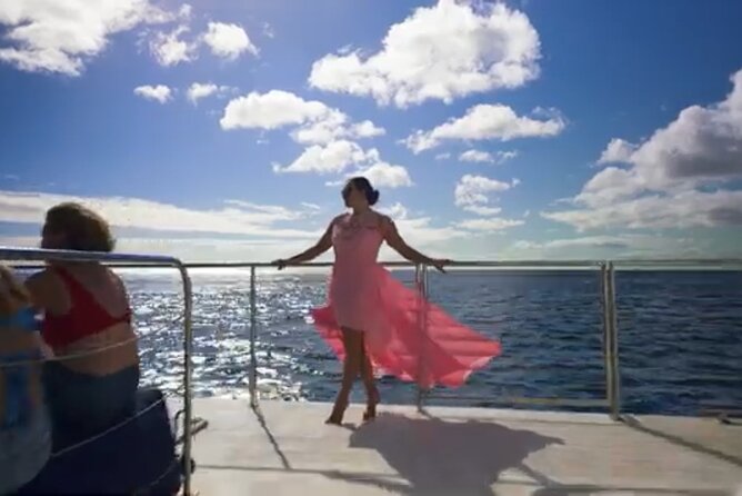 Luxury Catamaran Cruise from Oahu - Wildlife watching from the rail
