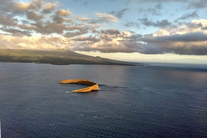 Maui Circle Island-PRIVATE-Air Tour for 2-5: Waterfalls & Lava! - What the private format adds
