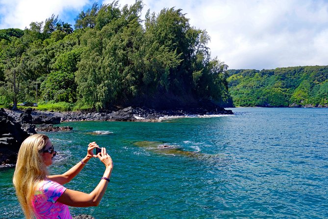 Maui: Famous Road to Hana Waterfalls and Lunch by Mercedes Van - Early pickup and the long ride east