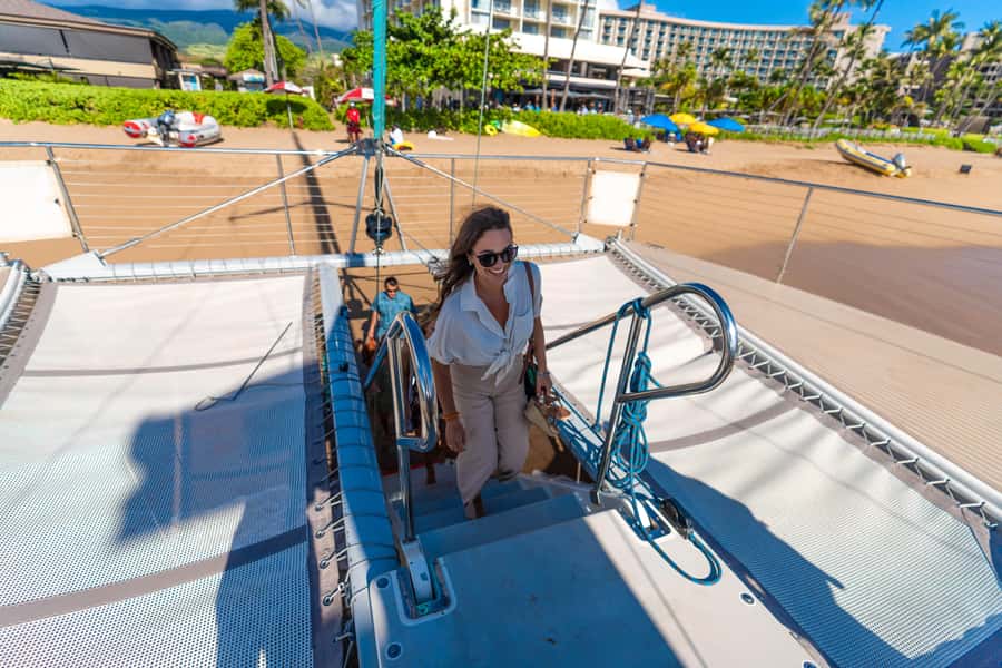 Maui: Kaanapali Whale Watching Boat with Open Bar and Food - The 150-minute whale watch