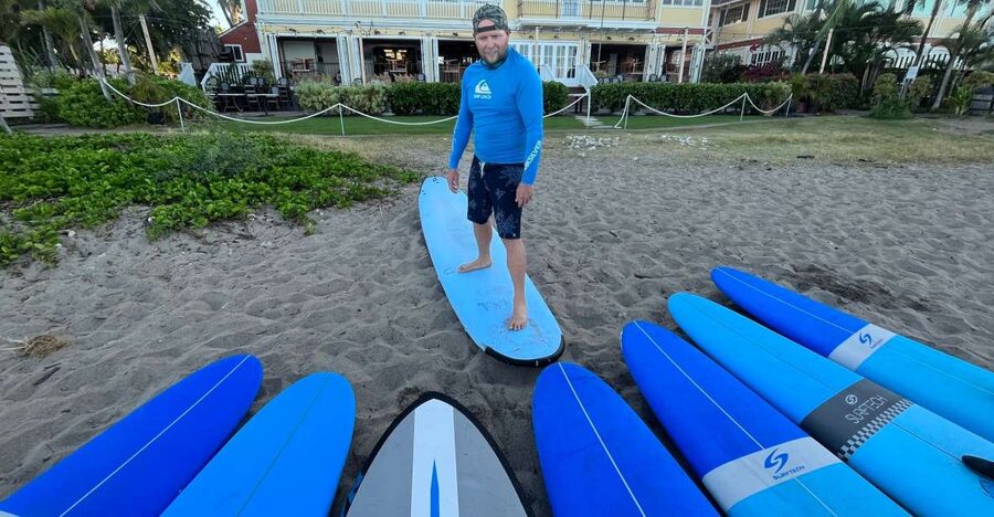 Maui Lahaina Group Surf Lesson - Checking in at 505 Front Street
