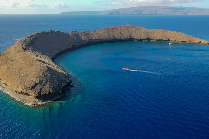 Maui: Molokini Crater and Turtle Town Snorkeling From Kihei - A small boat with useful personal attention