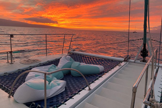 Maui: Original Sunset Cruise with Open Bar from Ka’anapali Beach - Why the sunset setting works so well