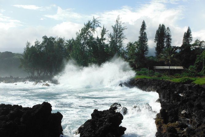 Maui: Road to Hana Luxury Limo-Van Tour with Helicopter Flight - Why the one-way route works so well