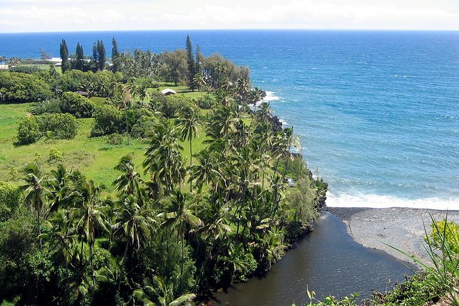 Maui: Road to Hana Luxury Limo-Van Tour with Helicopter Flight - A Pacific Rim lunch by the beach