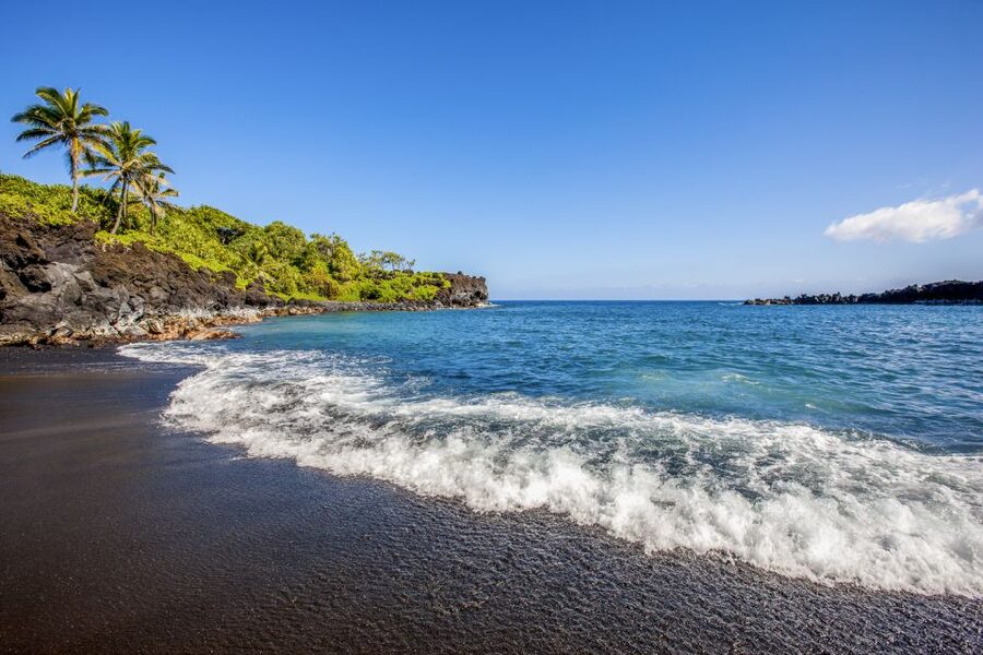 Maui: Small-Group Road to Hāna Sightseeing Tour - Hāna town, red sand, and rural Maui