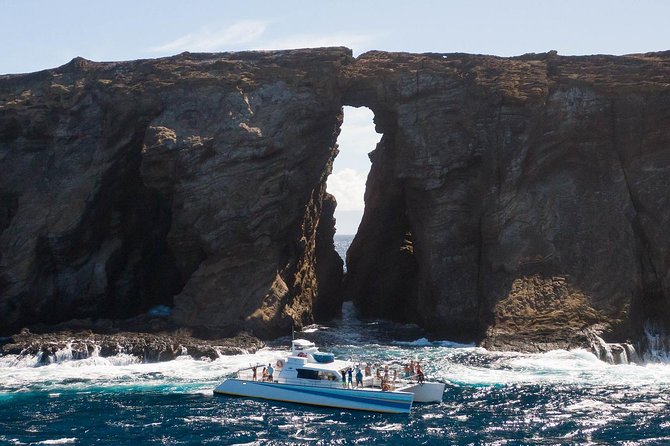 Ni'ihau and Na Pali Coast Snorkel Boat Tour - Meals, drinks, and service throughout the day
