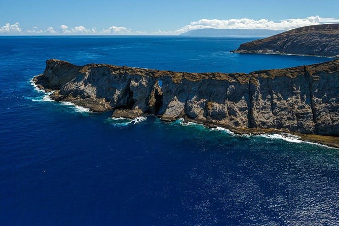 Ni'ihau and Na Pali Coast Snorkel Boat Tour - Along the Na Pali Coast by boat