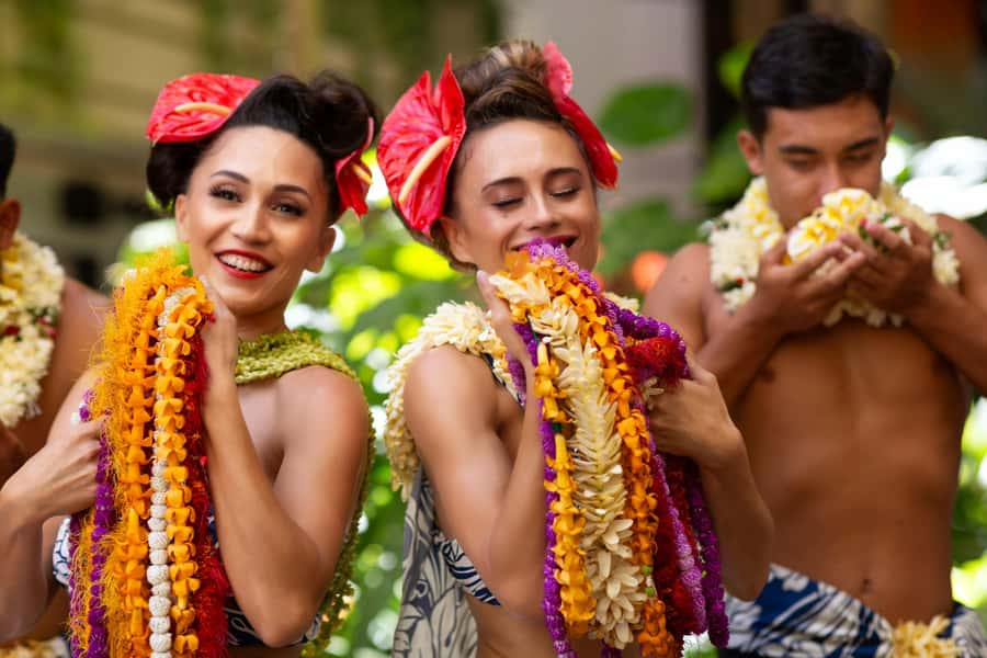 Oʻahu: Nā Lei Aloha Lūʻau & Dinner or Cocktail Show Option - Key points to know