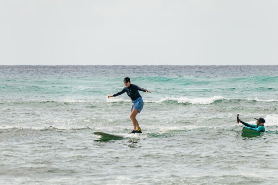 Oahu: Beginner-Friendly Waikiki Beach Surfing Lesson - Key points to know before booking