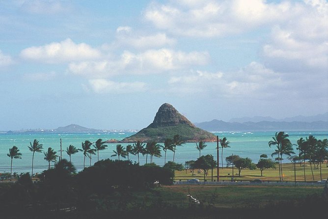 Oahu Deluxe Grand Circle Island Tour - Byodo-In Temple offers a quiet half hour