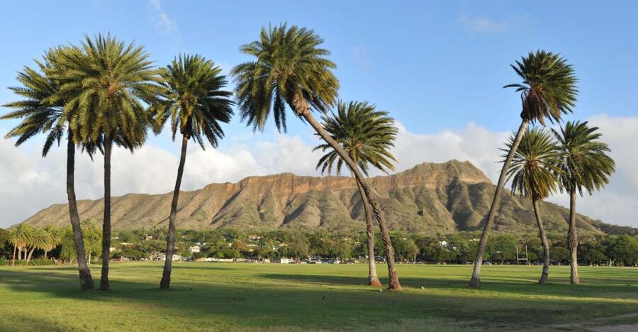 Oahu: Diamond Head Hike with Roundtrip Transportation - A Self-Guided Hike with Uneven Language Support