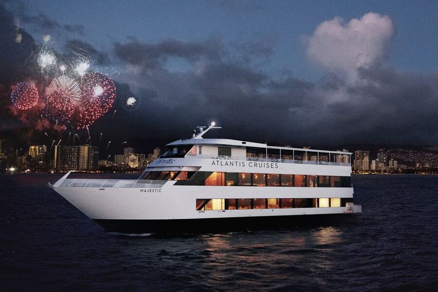 Oahu: Friday Night Fireworks Cocktail Cruise - Setting out from Aloha Tower