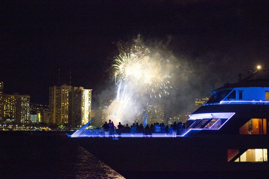 Oahu: Friday Night Fireworks Cocktail Cruise - Cocktails, snacks, and the real cost of the night