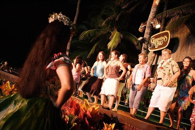 Oahu: Germaine's Luau - The beach setting is the real opening act