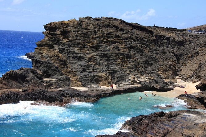 Oahu: Grand Tour Around Island 16 Locations plus Snorkeling - The guides can make or break the long day