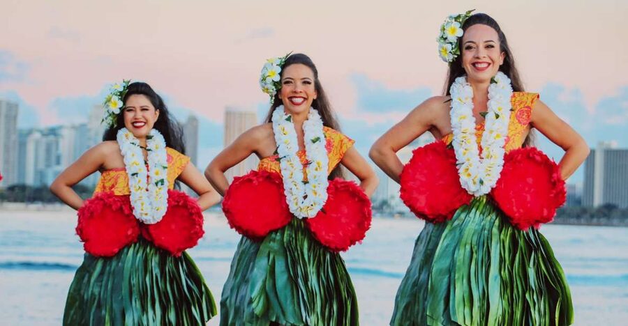 Oahu: Ka Moana Luau Dinner and Show at Aloha Tower - Arriving at Aloha Tower for a waterfront luau