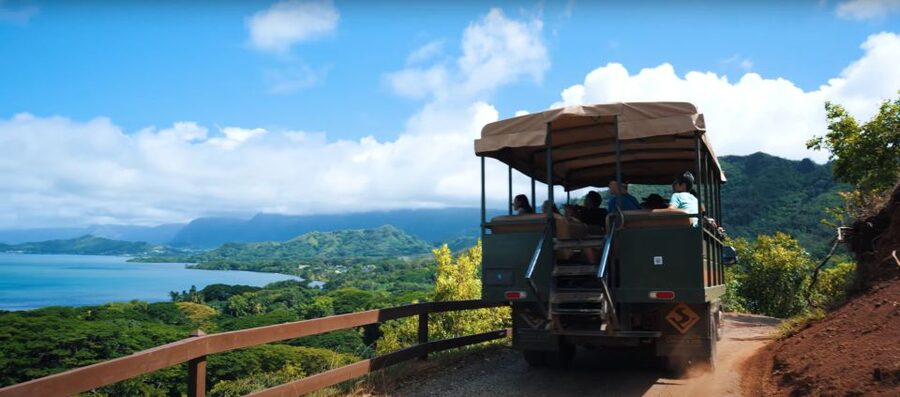 Oahu: Kualoa Open Air Jungle Expedition Tour - Getting to Kualoa Ranch on time