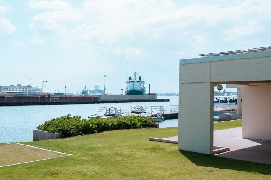 Oahu: Pearl Harbor, USS Arizona, and City Highlights Tour - The guides shape the whole day