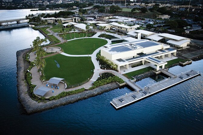 Oahu: Pearl Harbor USS Arizona Memorial - Downtown Honolulu from the coach