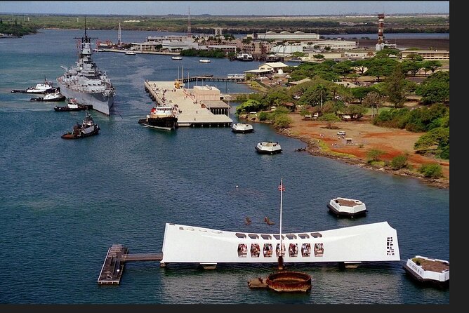 Oahu: Pearl Harbor USS Arizona Memorial Tour - Crossing the harbor to the Arizona