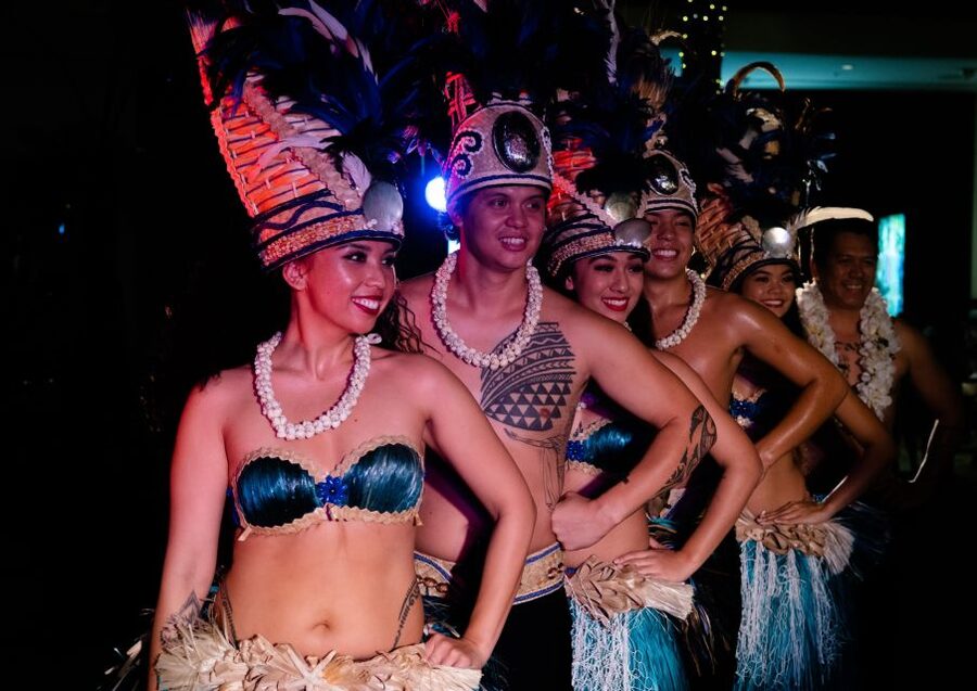 Oahu: Queens Waikiki Luau - A Waikiki luau with a city address