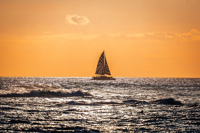 Oahu's Waikiki Coast: Moana’s Sunset Cocktail Sail - A crew that keeps the evening easy