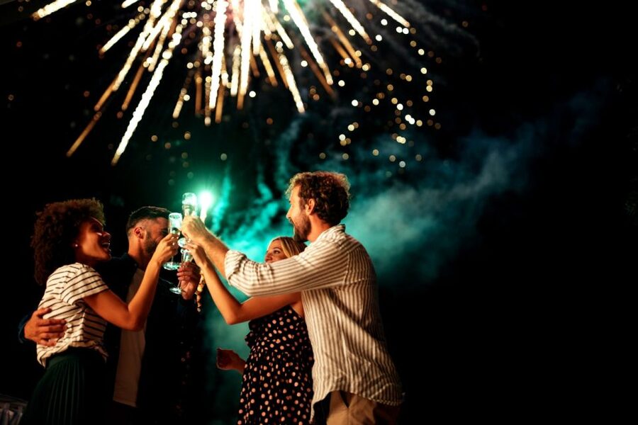 Oahu: Waikiki Friday Fireworks Cruise with Snacks and Drinks - Sunset, Diamond Head, and the best photo moments