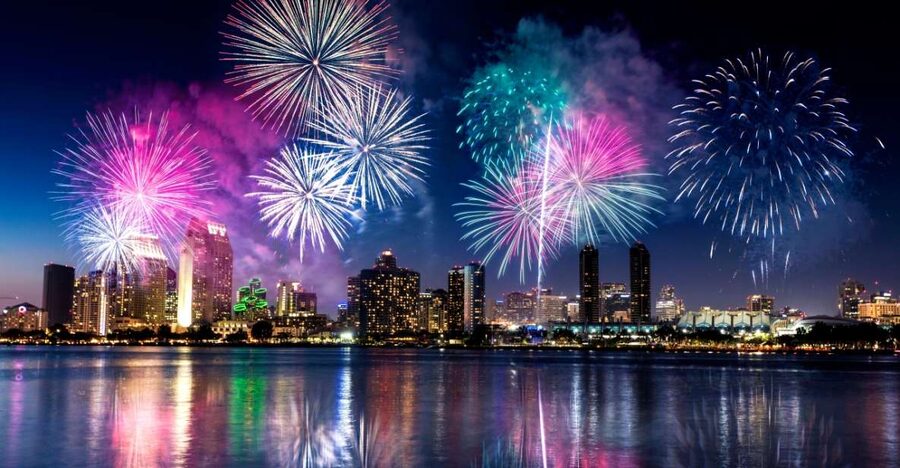 Oahu: Waikiki Friday Fireworks Cruise with Snacks and Drinks - From Kewalo Basin to the Waikiki shoreline