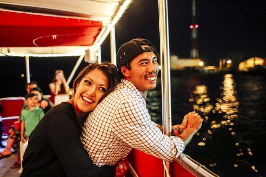 Oahu: Waikiki Friday Night Fireworks Cruise - Key Points
