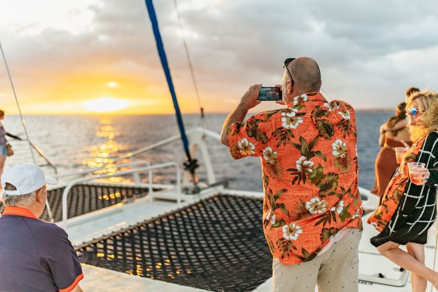 Oahu: Waikiki Sunset Catamaran Cocktail Cruise - A 90-Minute Route Along Waikiki