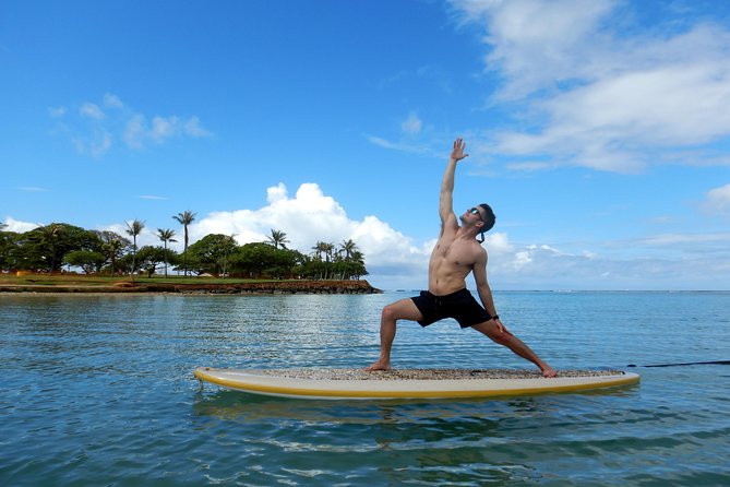 Paddleboard Yoga Class in Honolulu - Seated breathing and a gentle start