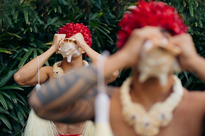 Paina Waikiki Luau at Waikiki Beach Marriott - Starting with a lei, tattoo, and Waikiki stories