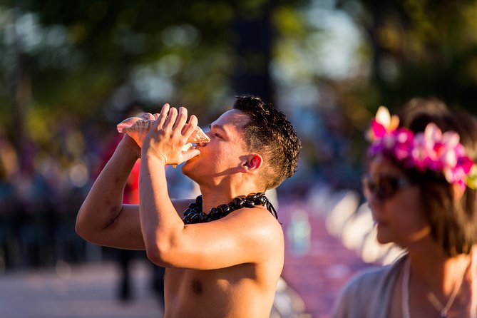 Paradise Cove Luau - The Main Show: Music, Hula, and Fire
