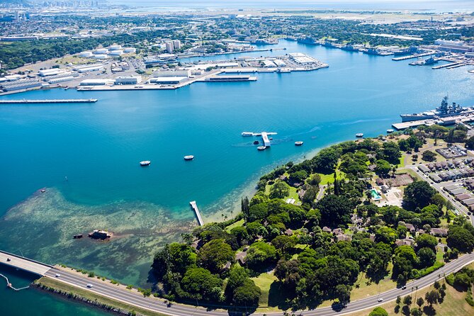 Pearl Harbor USS Arizona Memorial and Honolulu City Tour - The driver-guide makes the difference