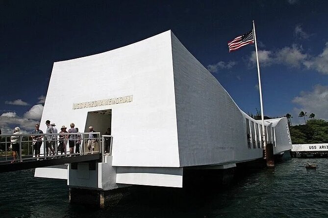 Pearl Harbor: USS Arizona Memorial & Battleship Missouri - The USS Arizona Memorial: a quiet and sobering stop
