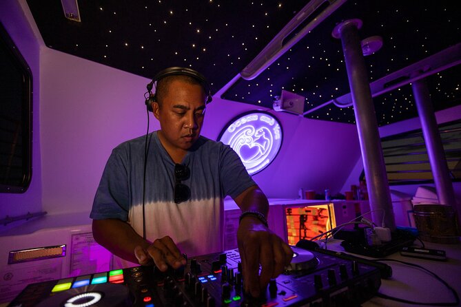 Premier Waikiki Sunset Party Cruise with Live DJ and Full Bar - Diamond Head from the water