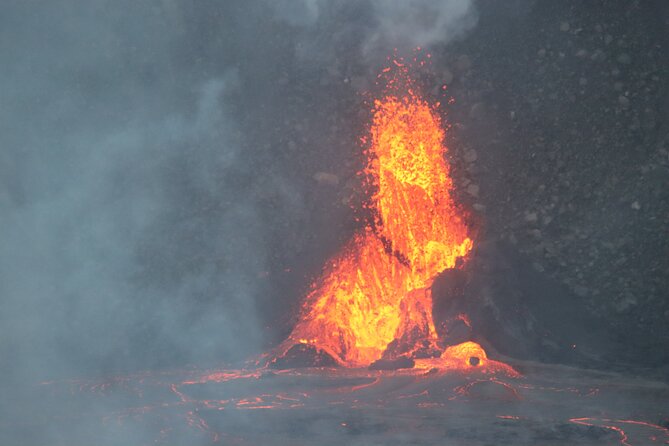 Private Shore Excursion Hilo Volcanoes National Park up to 10 PPL - Walking through Thurston Lava Tube