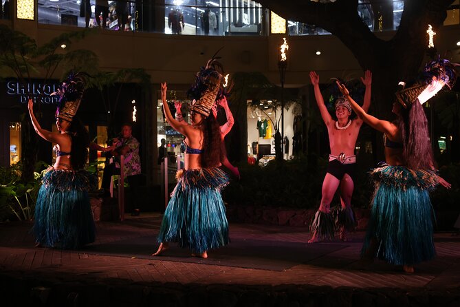 Queens Waikiki Luau with Dinner Buffet and Cultural Activities - The fire knife finale