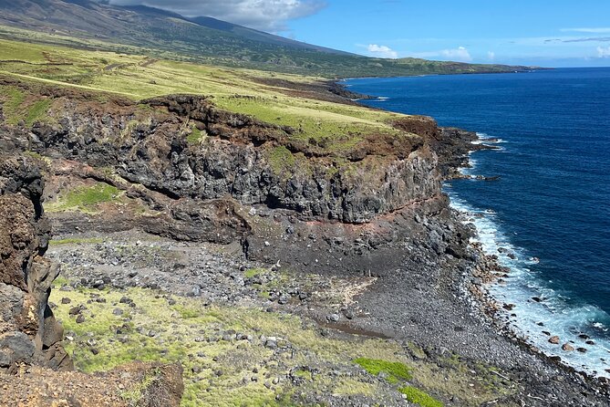Rainforest Tour to Hana and Beyond - Waiʻanapanapa gives the day its dramatic centerpiece