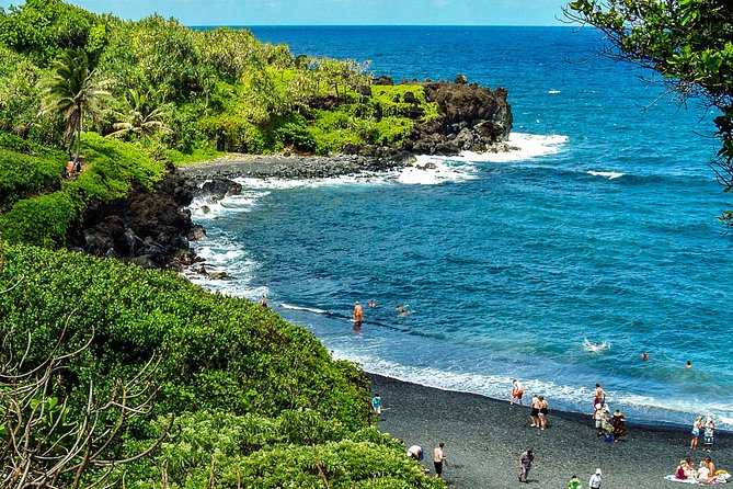 Road to Hana Tour with Lunch and Pickup - Lunch at a local flower farm