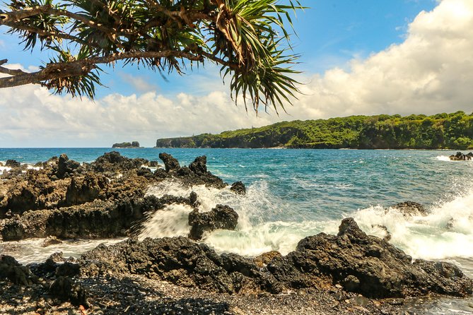 Road to Hana Tour with Lunch and Pickup - Starting at Maui Tropical Plantation