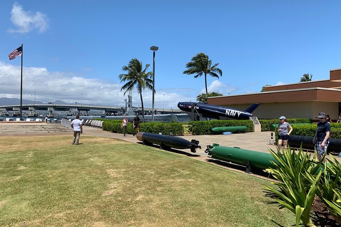 Small Group-Oahu Tour, Dole Plantation, Northshore, Sunset Beach - Waimea Bay shows why the North Shore is famous