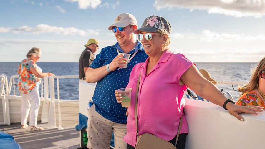 South Maui: Sunset Prime Rib or Island Fish Dinner Cruise - Live music and the pace of the evening