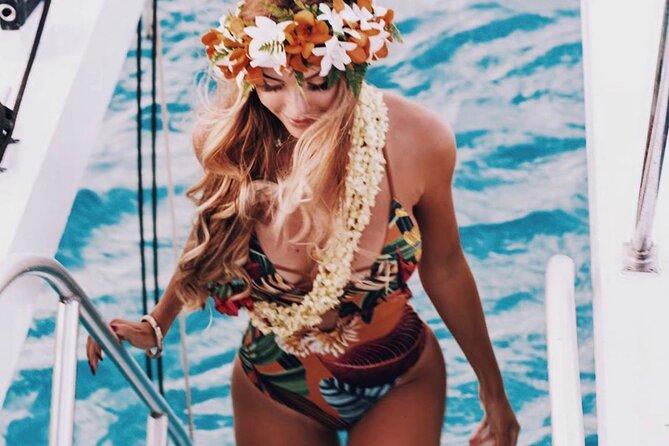 Sunset Boat Cruise: Swim and Cruise Waikiki - Sunset photos, snacks, and drinks onboard
