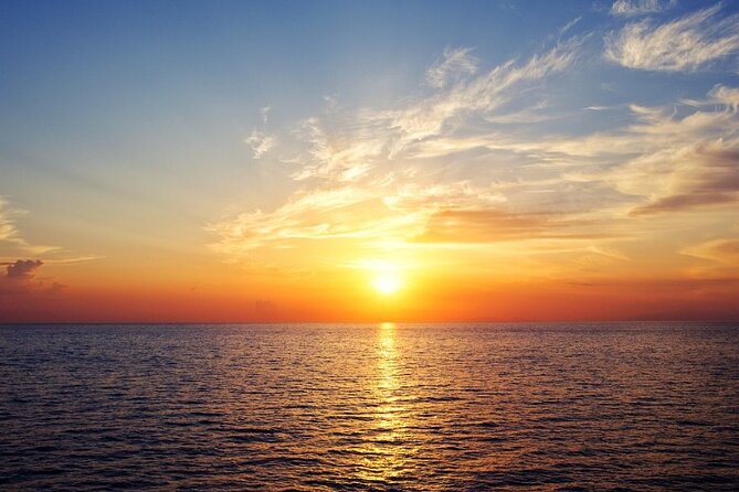 Sunset Dinner Cruise in Honolulu, Hawaii - What happens during the two-hour outing