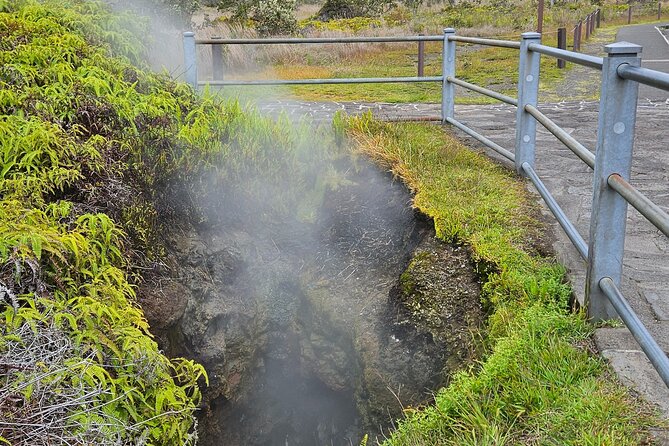Volcano National Park and Rainbow Fall in Hilo, Hawaii - The guide can shape the whole day