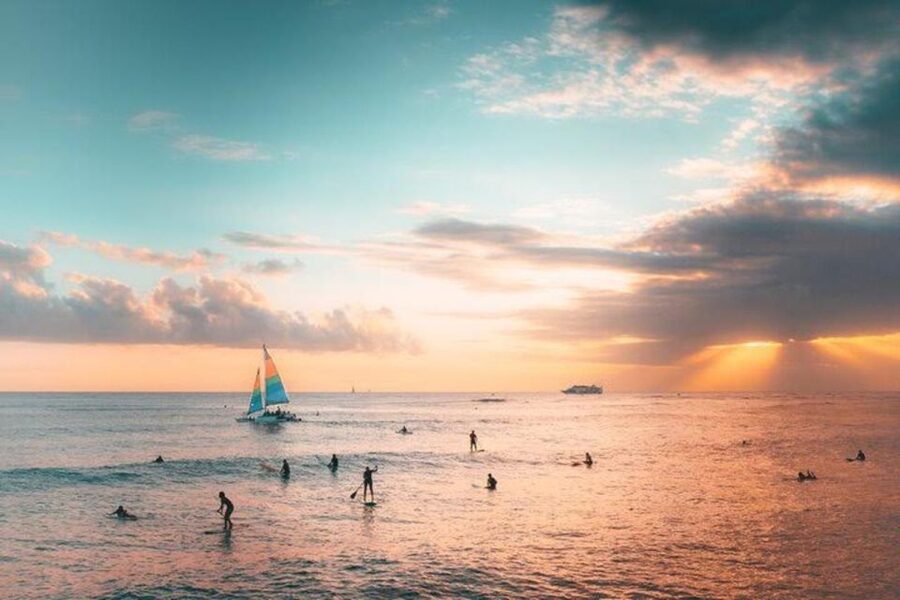Waikiki Beach: Turtle Snorkeling and Sailing on Hāwea - The crew makes the open water easier